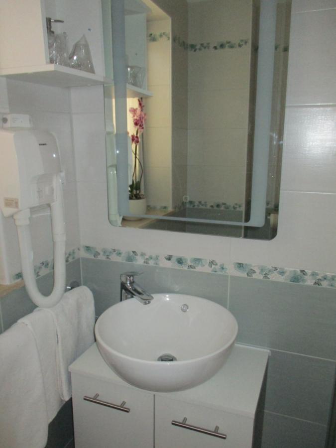 Bed and breakfast Sobe Bukaleta Loznati Extérieur photo